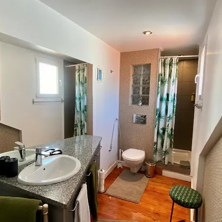 With Mezzanine Rua Da Moeda * Lissabon