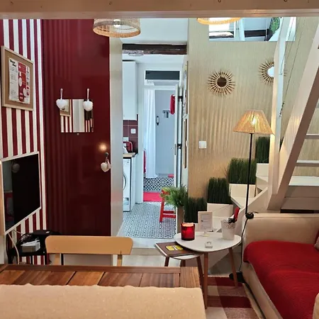 With Mezzanine Rua Da Moeda * Lissabon