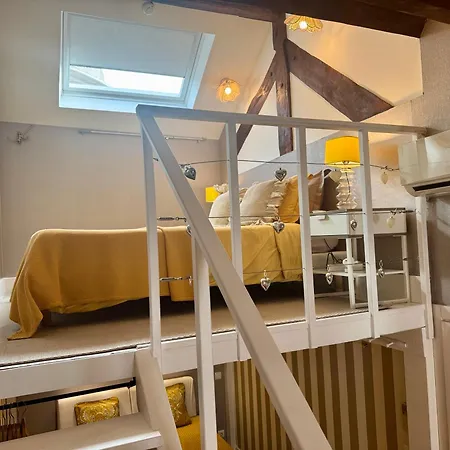 Apartment With Mezzanine Rua Da Moeda