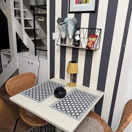 With Mezzanine Rua Da Moeda Lissabon