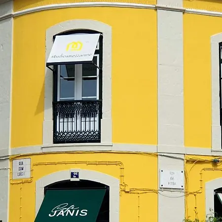 With Mezzanine Rua Da Moeda Lisbon