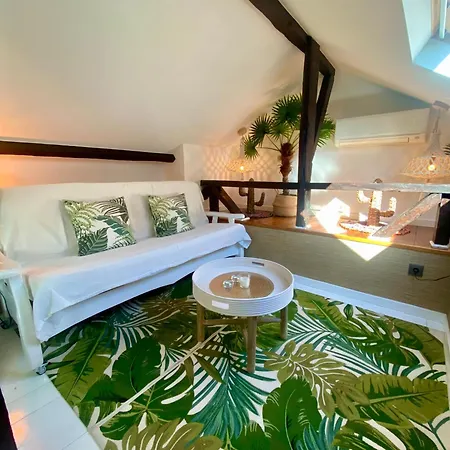 With Mezzanine Rua Da Moeda Lisbon