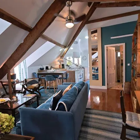 With Mezzanine Rua Da Moeda Lisbon