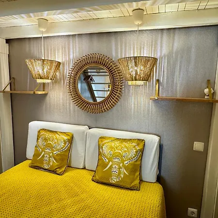 With Mezzanine Rua Da Moeda Lisbon