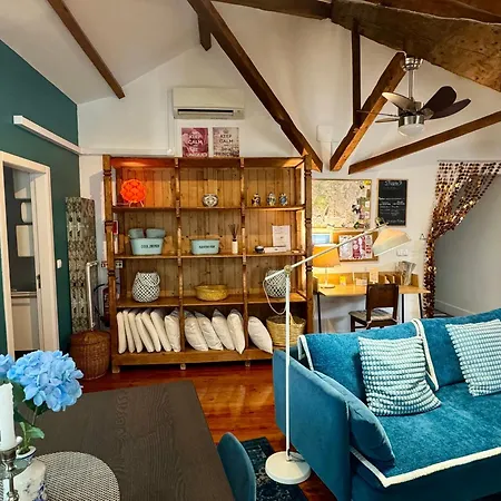 With Mezzanine Rua Da Moeda شقة