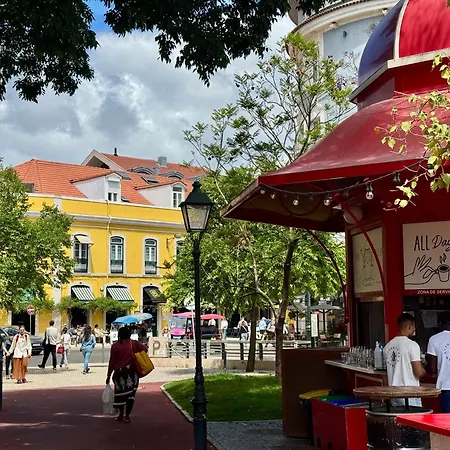 With Mezzanine Rua Da Moeda Lizbona