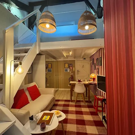 With Mezzanine Rua Da Moeda * Лиссабон
