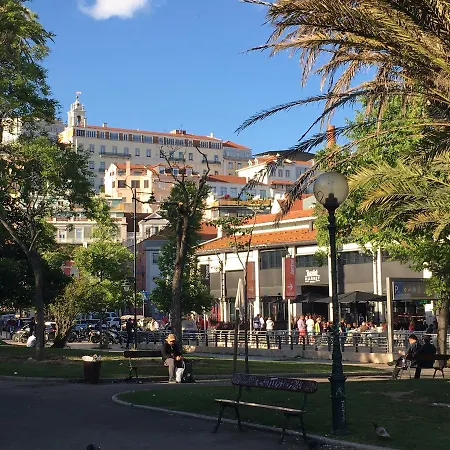 With Mezzanine Rua Da Moeda Lizbona
