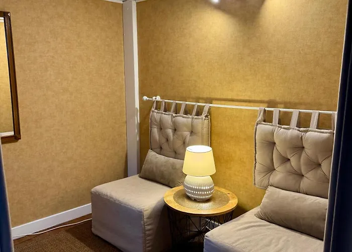 With Mezzanine Rua Da Moeda شقة