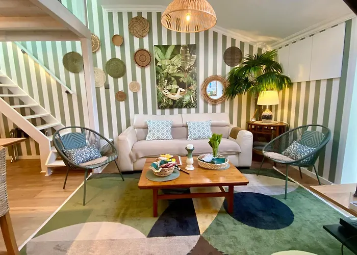 With Mezzanine Rua Da Moeda شقة