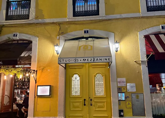 With Mezzanine Rua Da Moeda شقة *