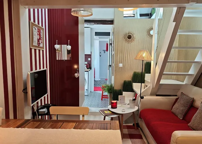 With Mezzanine Rua Da Moeda * Lisboa