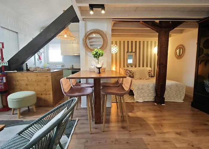 With Mezzanine Rua Da Moeda شقة *