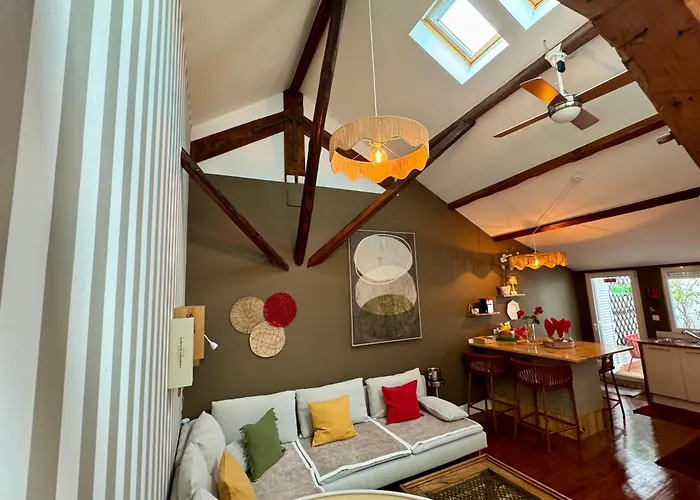 With Mezzanine Rua Da Moeda شقة