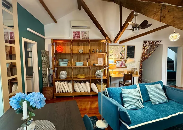 With Mezzanine Rua Da Moeda شقة