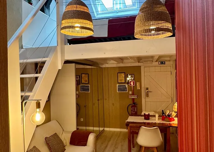 With Mezzanine Rua Da Moeda شقة *