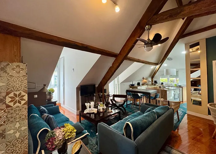 With Mezzanine Rua Da Moeda شقة *