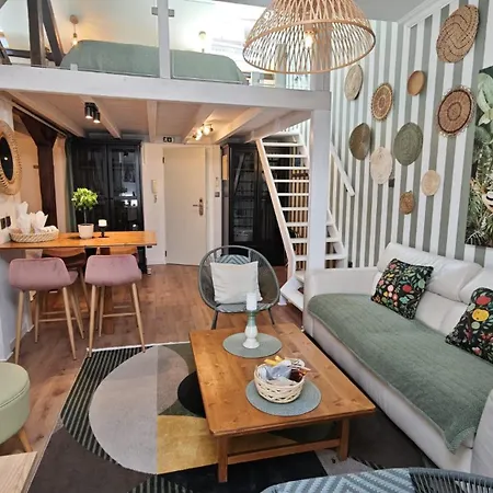 With Mezzanine Rua Da Moeda Лісабон