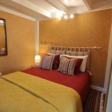 Апартаменти With Mezzanine Rua Da Moeda *